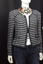 Load image into Gallery viewer, Online Vintage Shop, Vintage Clothing Boutique, Vintage, Women's Clothing, Seconhand, Distressed Vintage Designs, Sustainable Fashion