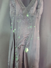 Load image into Gallery viewer, Online Vintage Shop, Vintage Clothing Boutique, Vintage, Women's Clothing, Seconhand, Distressed Vintage Designs, Sustainable Fashion