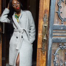 Load image into Gallery viewer, Online Vintage Shop, Vintage Clothing Boutique, Vintage, Women's Clothing, Seconhand, Distressed Vintage Designs, Sustainable Fashion