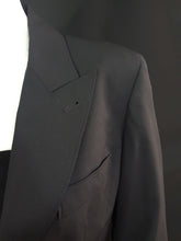 Load image into Gallery viewer, Online Vintage Shop, Vintage Clothing Boutique, Vintage, Women's Clothing, Seconhand, Distressed Vintage Designs, Sustainable Fashion