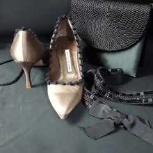 Load image into Gallery viewer, Online Vintage Shop, Vintage Clothing Boutique, Vintage, Women's Clothing, Seconhand, Distressed Vintage Designs, Sustainable Fashion