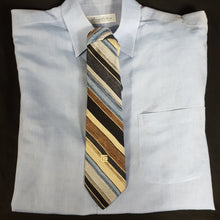 Load image into Gallery viewer, Online Vintage Shop, Vintage Clothing Boutique, Vintage, Women's Clothing, Seconhand, Distressed Vintage Designs, Sustainable Fashion