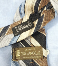 Load image into Gallery viewer, Online Vintage Shop, Vintage Clothing Boutique, Vintage, Women's Clothing, Seconhand, Distressed Vintage Designs, Sustainable Fashion