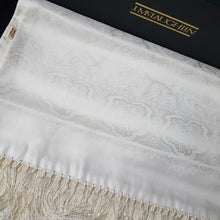 Load image into Gallery viewer, Online Vintage Shop, Vintage Clothing Boutique, Vintage, Women's Clothing, Seconhand, Distressed Vintage Designs, Sustainable Fashion