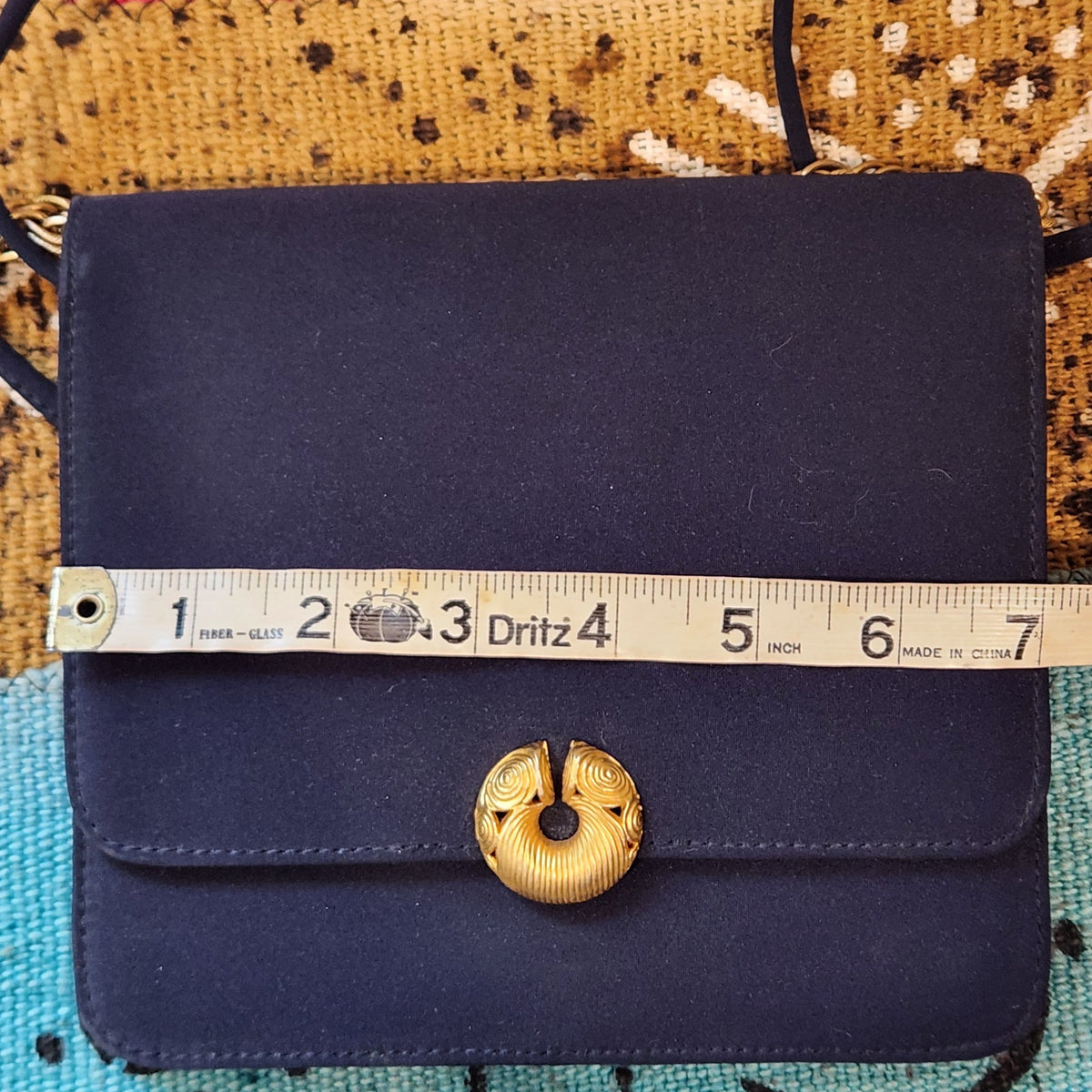 Original photo: tape measure across the front of the bag showing a width of about 7 inches
