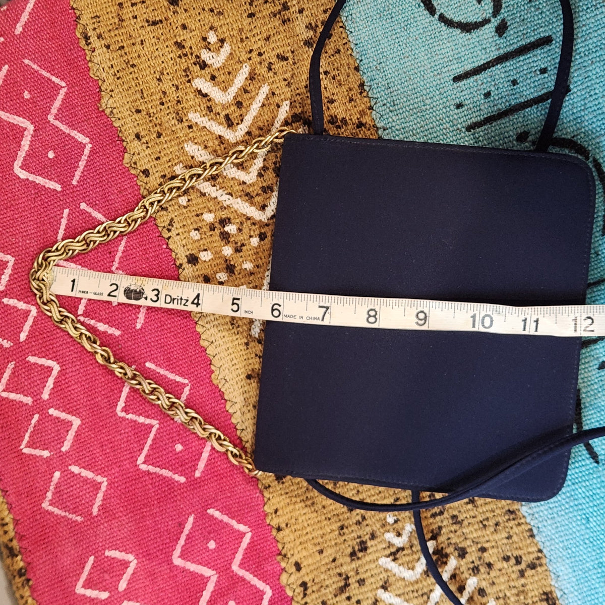 Original photo: tape measure across the bag showing a width of about 7 inches