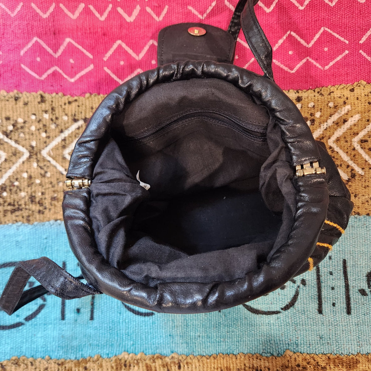 Original photo: interior of the bag showing the black fabric lining and interior zippered pocket