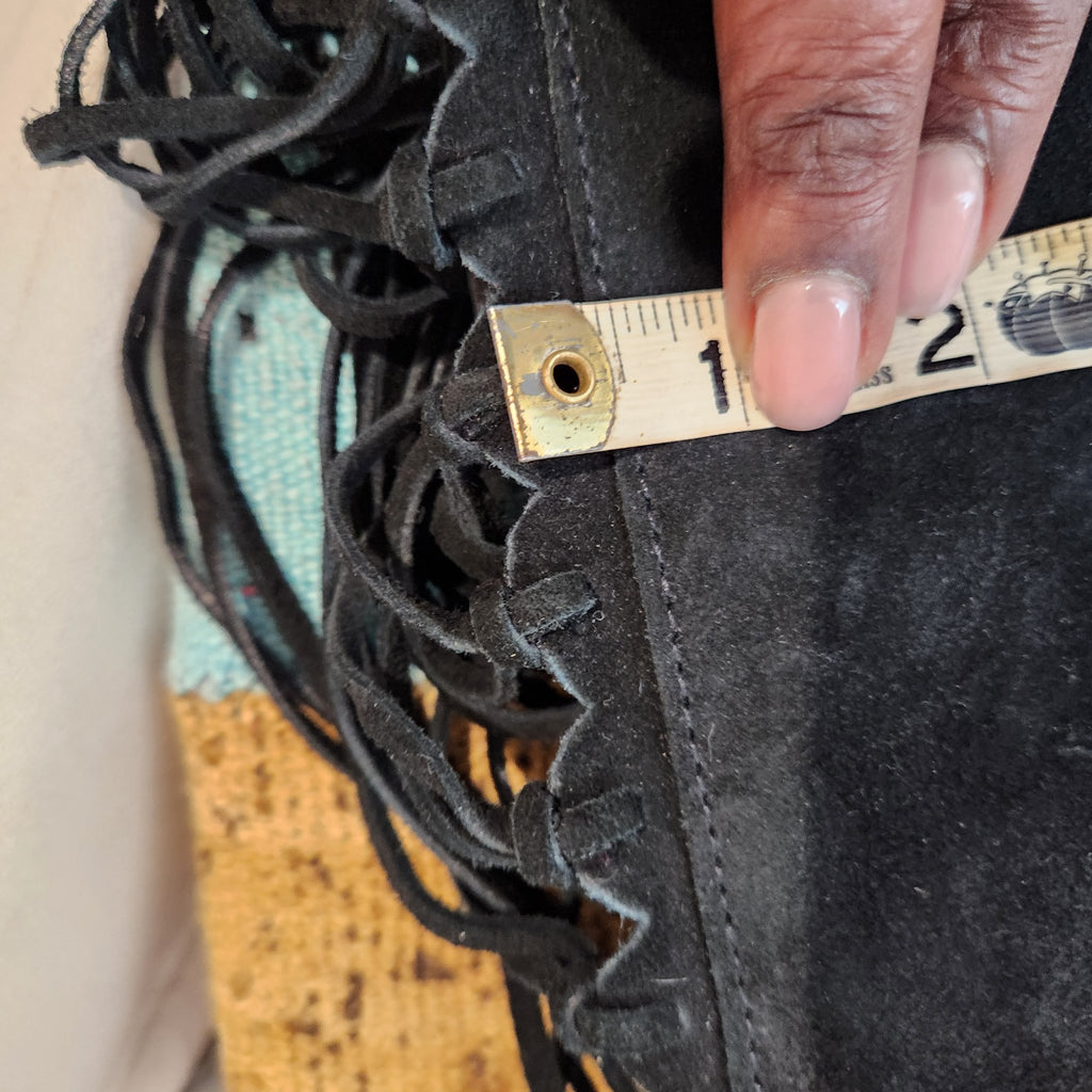 Original photo: close-up of the tape measure at the side edge of the vintage EGO fringe bag