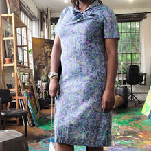 Load image into Gallery viewer, 1950&#39;s Vintage Cotton Voile Purple Paisley Print House Dress Size L
