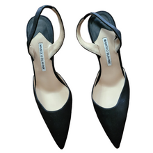 Load image into Gallery viewer, MANOLO BLAHNIK CAROLYNE BLACK SATIN LOW HEEL POINTY TOE SLINGBACK PUMPS PREOWNED DESIGNER SHOS LUCILLE GOLDEN VINTAGE
