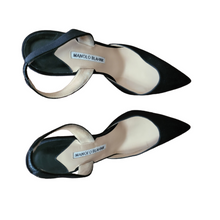 Load image into Gallery viewer, MANOLO BLAHNIK CAROLYNE BLACK SATIN LOW HEEL POINTY TOE SLINGBACK PUMPS PREOWNED DESIGNER SHOS LUCILLE GOLDEN VINTAGE
