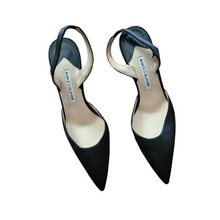 Load image into Gallery viewer, MANOLO BLAHNIK CAROLYNE BLACK SATIN LOW HEEL POINTY TOE SLINGBACK PUMPS PREOWNED DESIGNER SHOS LUCILLE GOLDEN VINTAGE
