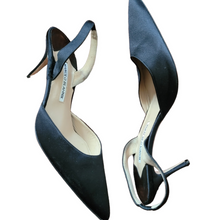 Load image into Gallery viewer, MANOLO BLAHNIK CAROLYNE BLACK SATIN LOW HEEL POINTY TOE SLINGBACK PUMPS PREOWNED DESIGNER SHOS LUCILLE GOLDEN VINTAGE
