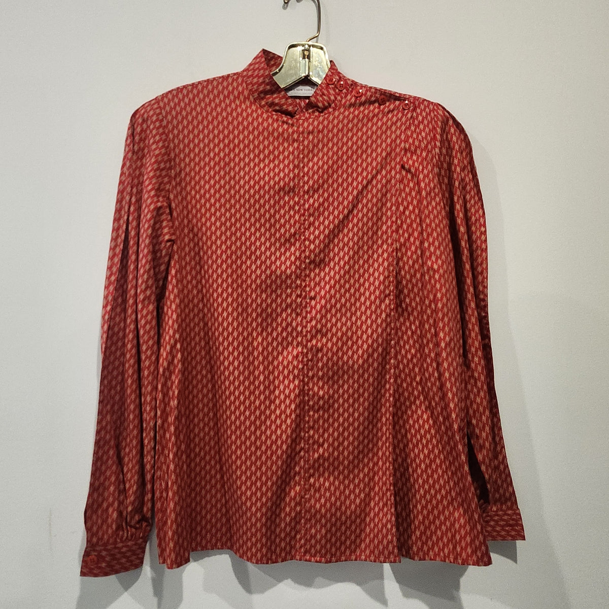 Lucille Golden Vintage, LLC Jones New York red and cream geometric chevron long sleeve mock neck blouse