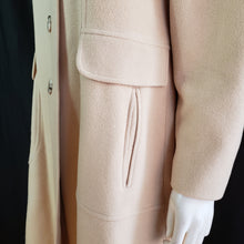 Load image into Gallery viewer, Online Vintage Shop, Vintage Clothing Boutique, Vintage, Women&#39;s Clothing, Seconhand, Distressed Vintage Designs, Sustainable Fashion
