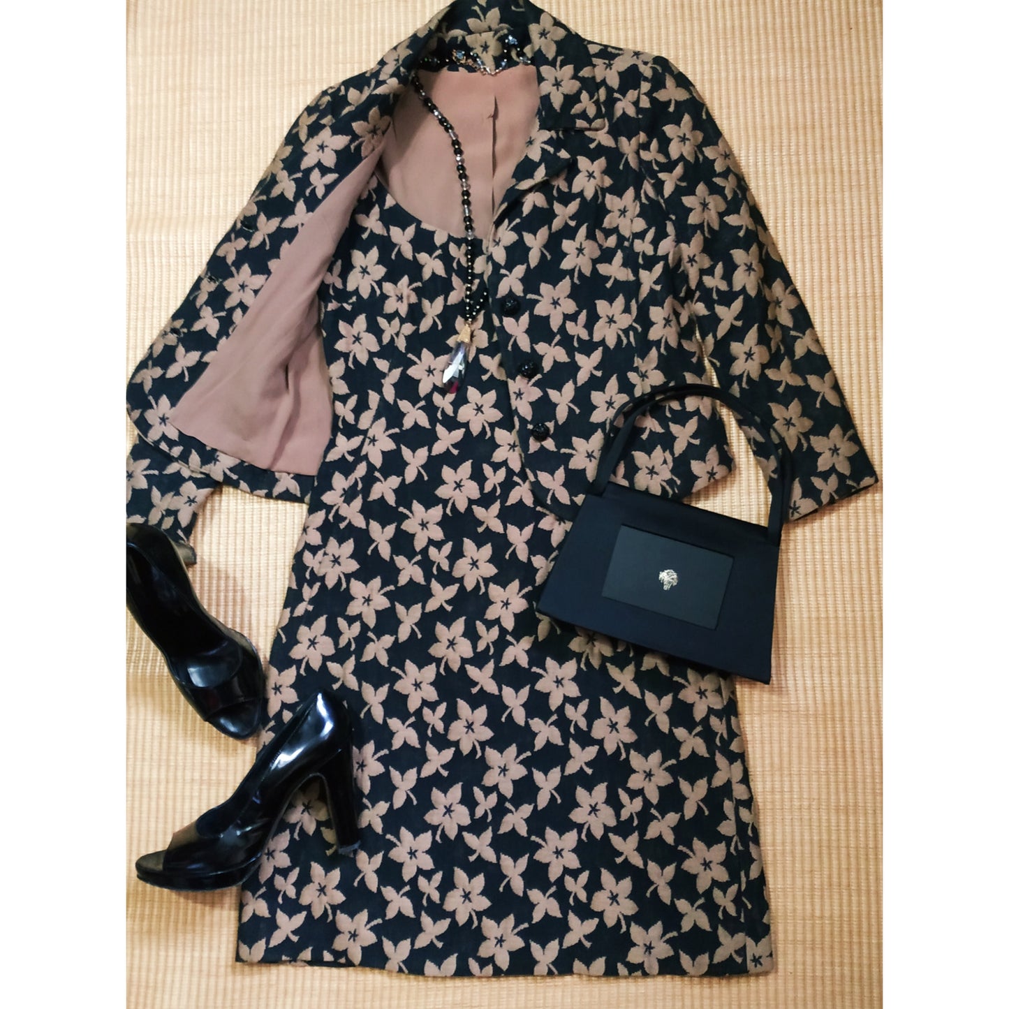 Online Vintage Shop, Vintage Clothing Boutique, Vintage, Women's Clothing, Seconhand, Distressed Vintage Designs, Sustainable Fashion