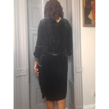 Load image into Gallery viewer, Vintage Velvet Dress Size Medium
