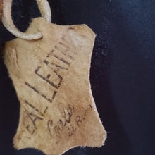 Load image into Gallery viewer, Online Vintage Shop, Vintage Clothing Boutique, Vintage, Women&#39;s Clothing, Seconhand, Distressed Vintage Designs, Sustainable Fashion
