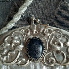Load image into Gallery viewer, 1950s Vintage Harry Levine  Clasp Bag
