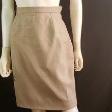 Load image into Gallery viewer, Online Vintage Shop, Vintage Clothing Boutique, Vintage, Women&#39;s Clothing, Seconhand, Distressed Vintage Designs, Sustainable Fashion
