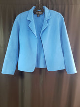 Load image into Gallery viewer, Online Vintage Shop, Vintage Clothing Boutique, Vintage, Women&#39;s Clothing, Seconhand, Distressed Vintage Designs, Sustainable Fashion
