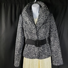Load image into Gallery viewer, Online Vintage Shop, Vintage Clothing Boutique, Vintage, Women&#39;s Clothing, Seconhand, Distressed Vintage Designs, Sustainable Fashion
