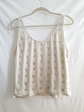 Load image into Gallery viewer, Online Vintage Shop, Vintage Clothing Boutique, Vintage, Women&#39;s Clothing, Seconhand, Distressed Vintage Designs, Sustainable Fashion
