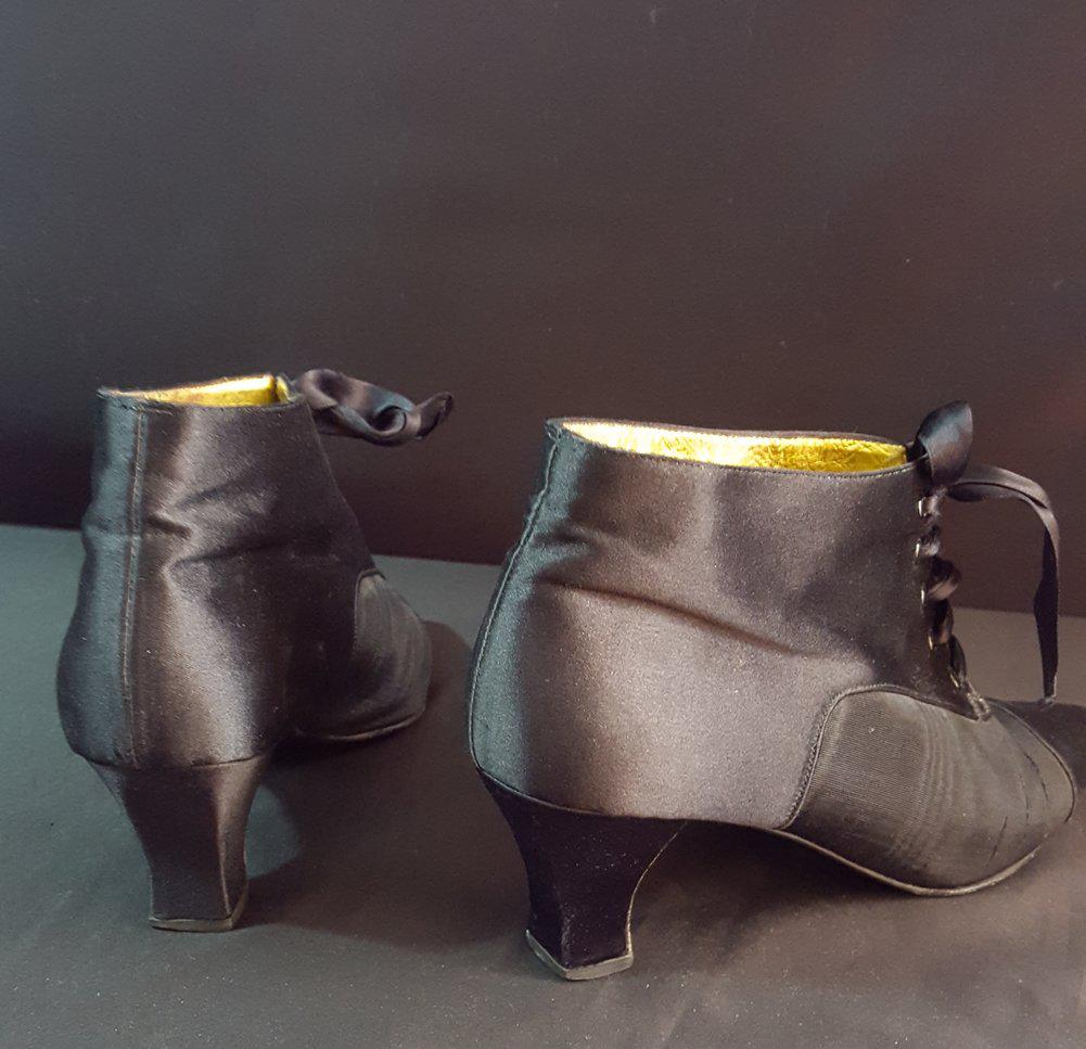 Online Vintage Shop, Vintage Clothing Boutique, Vintage, Women's Clothing, Seconhand, Distressed Vintage Designs, Sustainable Fashion