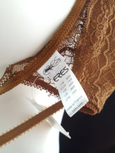 Load image into Gallery viewer, Online Vintage Shop, Vintage Clothing Boutique, Vintage, Women&#39;s Clothing, Seconhand, Distressed Vintage Designs, Sustainable Fashion

