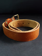Load image into Gallery viewer, Online Vintage Shop, Vintage Clothing Boutique, Vintage, Women&#39;s Clothing, Seconhand, Distressed Vintage Designs, Sustainable Fashion
