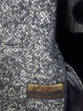 Load image into Gallery viewer, Online Vintage Shop, Vintage Clothing Boutique, Vintage, Women&#39;s Clothing, Seconhand, Distressed Vintage Designs, Sustainable Fashion
