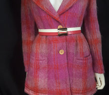 Load image into Gallery viewer, Online Vintage Shop, Vintage Clothing Boutique, Vintage, Women&#39;s Clothing, Seconhand, Distressed Vintage Designs, Sustainable Fashion
