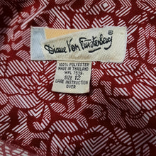 Load image into Gallery viewer, 1970s Diane von Furstenberg Collarless Blouse Size 12

