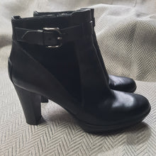 Load image into Gallery viewer, Tod&#39;s Leather Boots Size 11