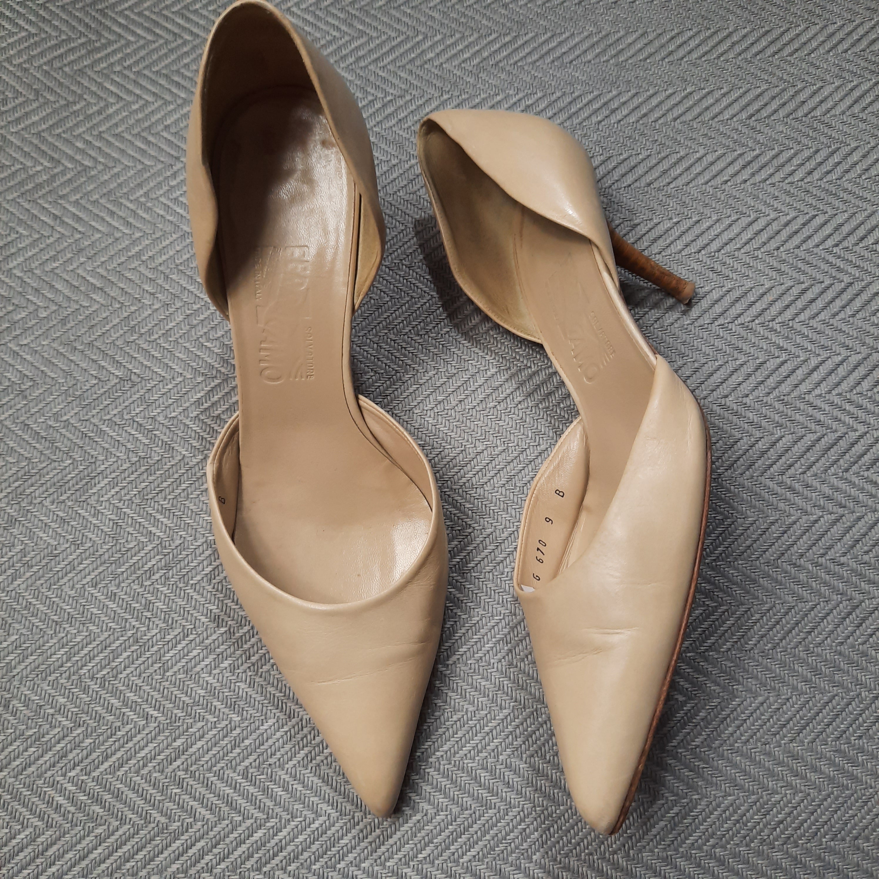 Salvatore Ferragamo Pointy Toe Pumps Size 9B