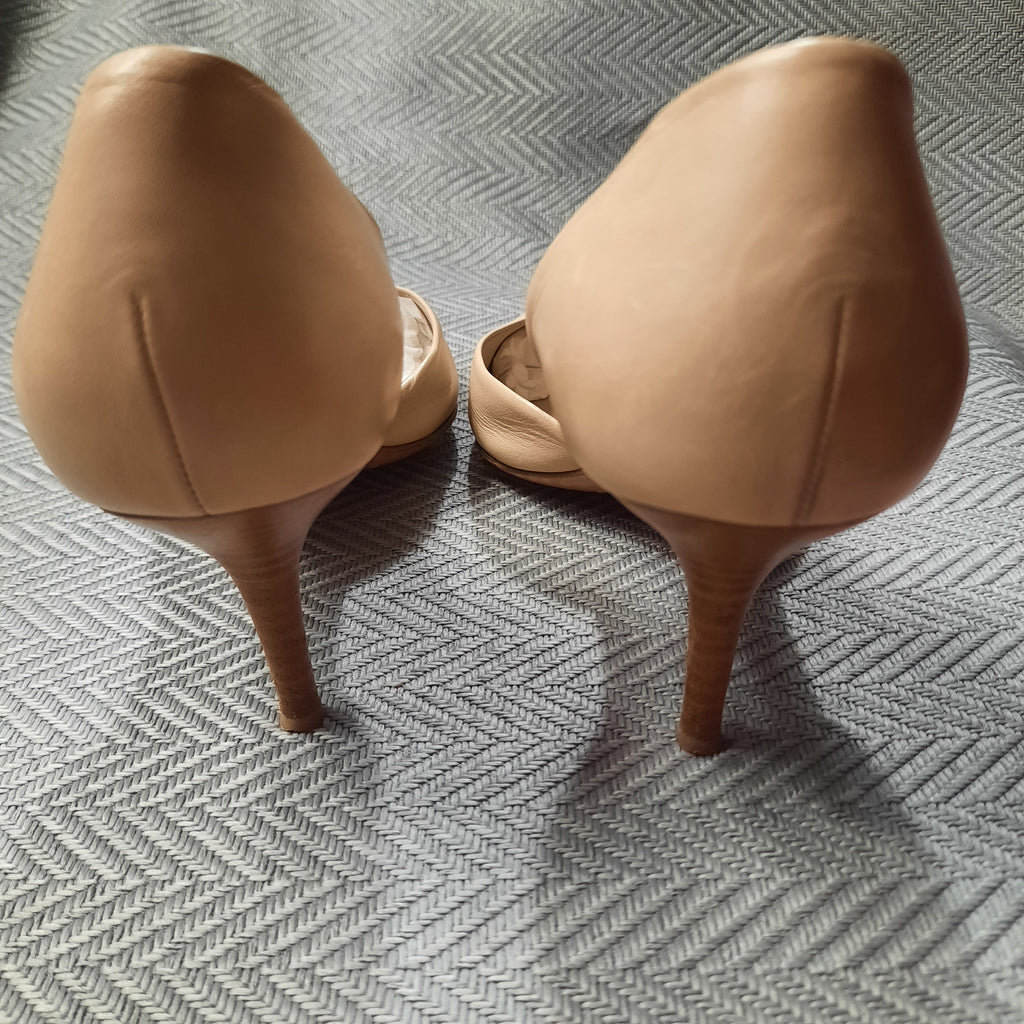 Salvatore Ferragamo Pointy Toe Pumps Size 9B