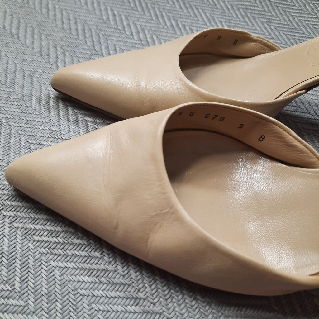 Salvatore Ferragamo Pointy Toe Pumps Size 9B