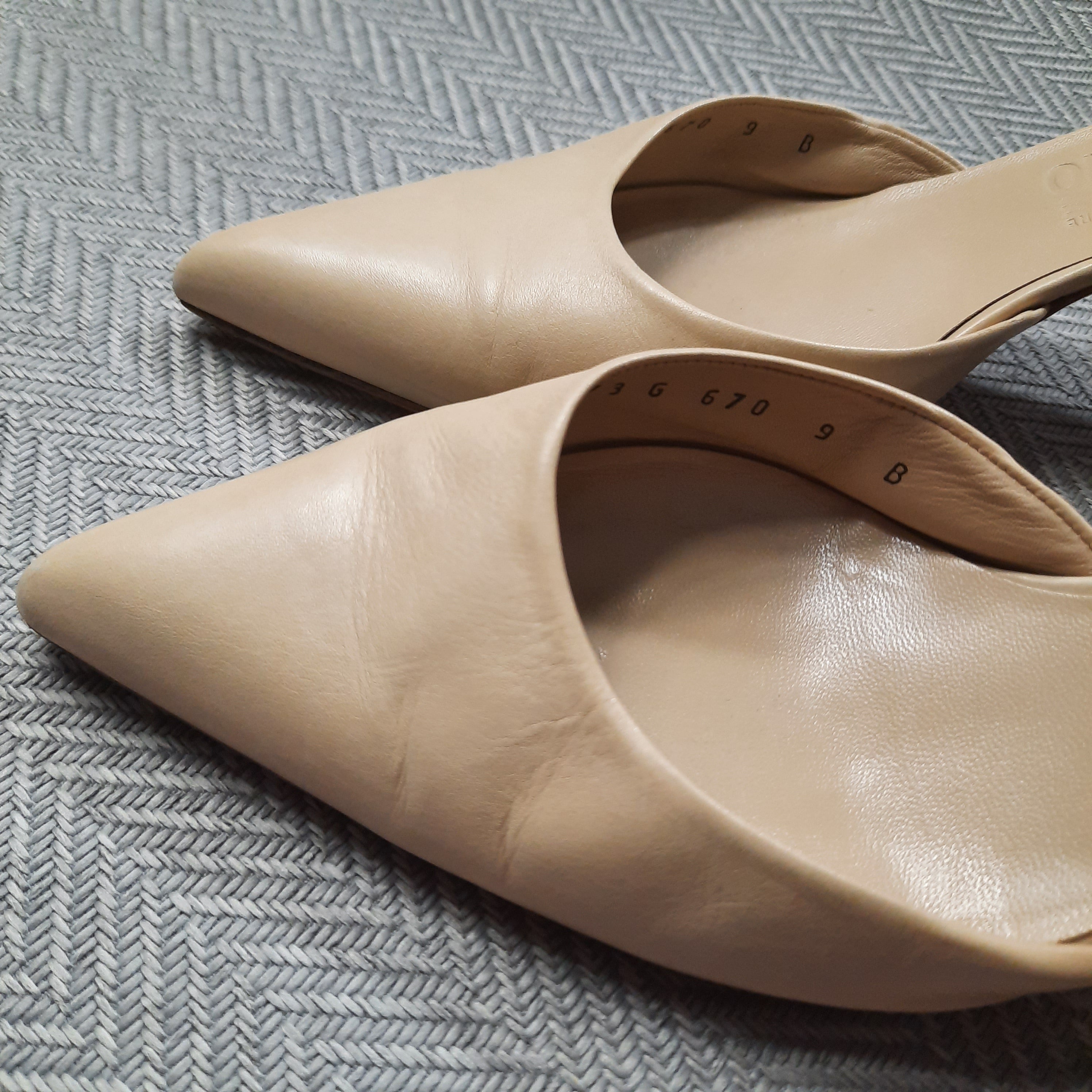 Salvatore Ferragamo Pointy Toe Pumps Size 9B