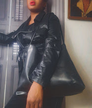 Load image into Gallery viewer, Salvatore Ferragamo Shoulder Bag
