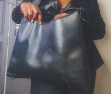 Load image into Gallery viewer, Salvatore Ferragamo Shoulder Bag
