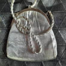 Load image into Gallery viewer, 1950s Vintage Harry Levine  Clasp Bag
