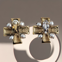 Load image into Gallery viewer, 80s Vintage Clip-On Earrings Christian Lacroix
