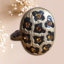 Load image into Gallery viewer, 80s Vintage Leopard Clip-On Earrings
