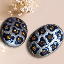 Load image into Gallery viewer, 80s Vintage Leopard Clip-On Earrings