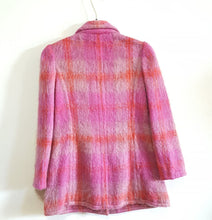 Load image into Gallery viewer, Online Vintage Shop, Vintage Clothing Boutique, Vintage, Women&#39;s Clothing, Seconhand, Distressed Vintage Designs, Sustainable Fashion
