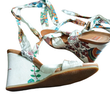 Load image into Gallery viewer, Boss Wedge Sandals Size 39
