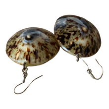 Load image into Gallery viewer, Vintage Phillippine Natural Limpet Earrings
