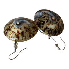 Load image into Gallery viewer, Vintage Phillippine Natural Limpet Earrings