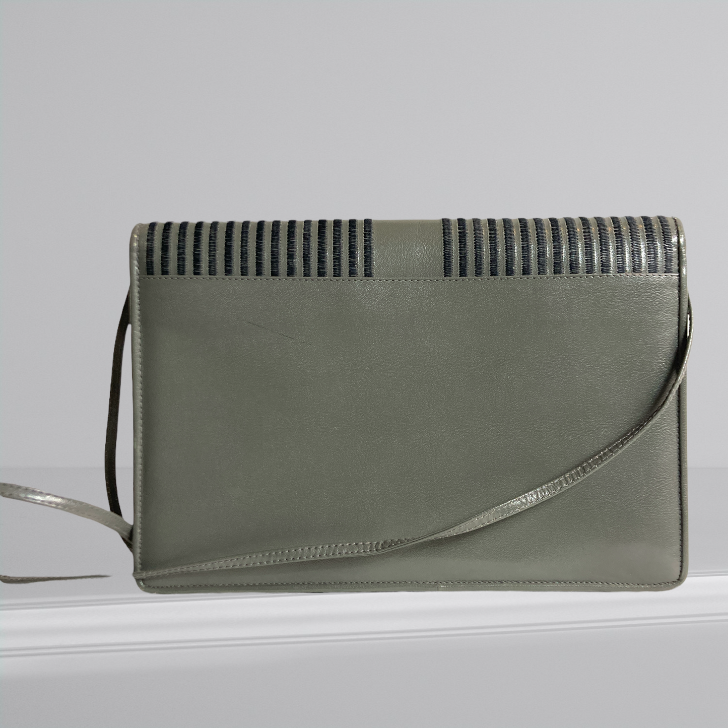 80s Grey Leather Shoulder Bag With Satin Stich Geometric Flap - Jay Herbert New York