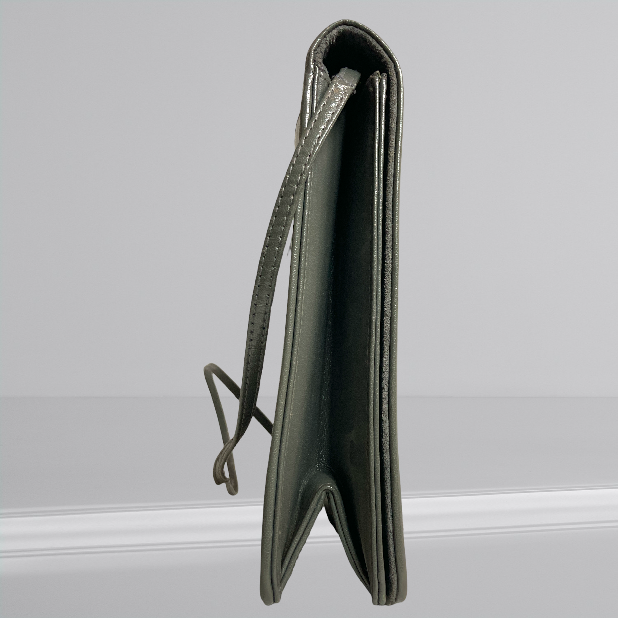 80s Grey Leather Shoulder Bag With Satin Stich Geometric Flap - Jay Herbert New York